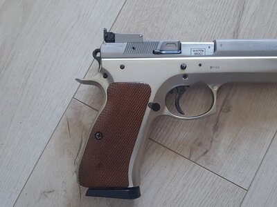 sportski-pistolj-ceska-zbrojovka-97b-6-slika-135838643.jpg