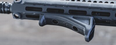 MAG598-Hero_Magpul_M-LOK_AFG_Angled_Fore_Grip_01.jpg