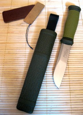 Mora 2000 Fallkniven dijamantni bus.jpg