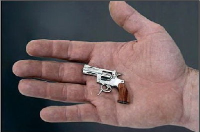 Najmanji revolver u funkciji.jpg