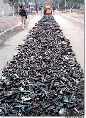 2001111020guns2fm2dw.jpg